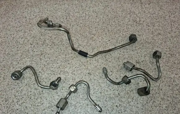 BMW 1 E81 E87 Fuel injector supply line/pipe