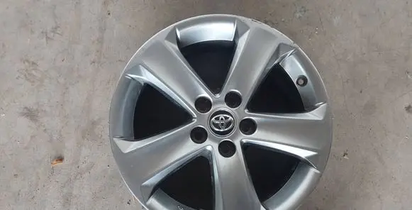 Toyota RAV 4 (XA40) R17 alloy rim 