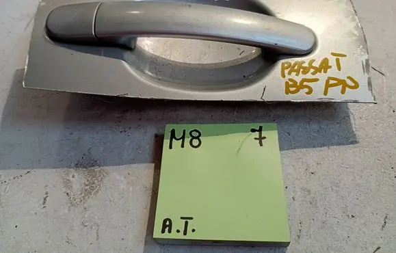 Volkswagen PASSAT B5 Front door exterior handle