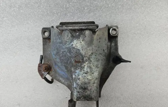 Audi A4 S4 B8 8K Engine mounting bracket 8K0399059