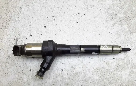 Mazda 3 II Fuel injector R2AA13H50
