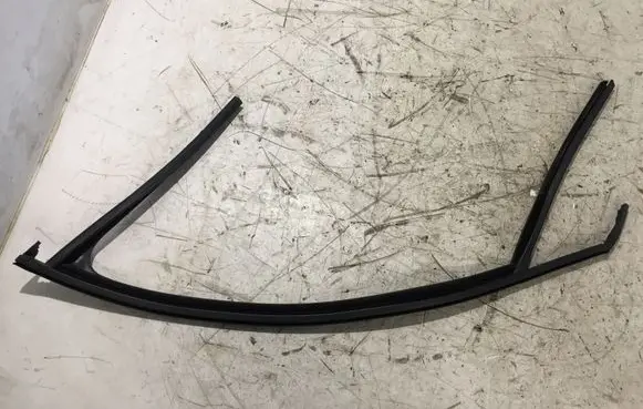 Volkswagen Polo VI Rubber seal front door window/glass 2G4837439
