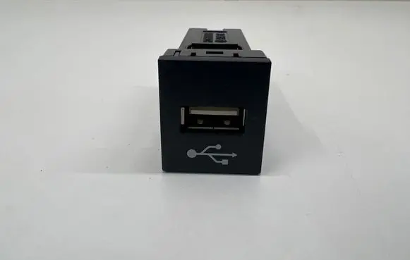 Toyota Corolla E210 E21 USB socket connector 86190F4040 CAUS19E1AE 386243