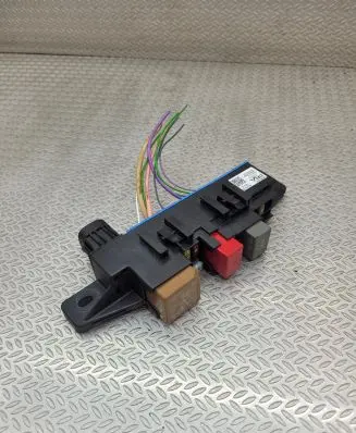 Peugeot 308 Fuse module 9830004880