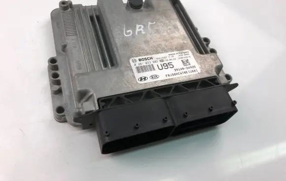 KIA Ceed Engine control unit/module ECU 391402A925 0281033002
