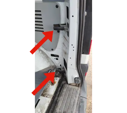 Mercedes-Benz Vito Viano W639 Bracket in trunk/boot A6395800023 A6395830014 6395800023