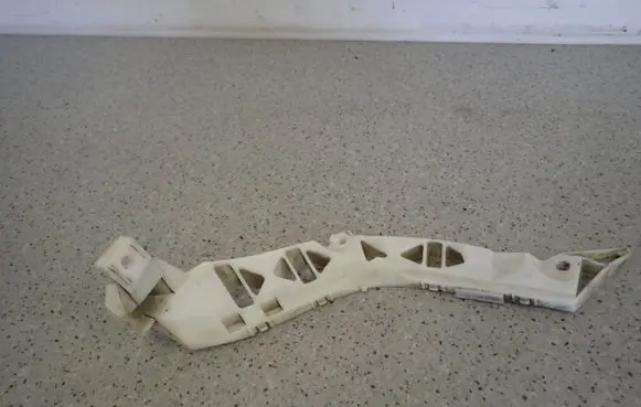 Mazda 3 I Front bumper mounting bracket