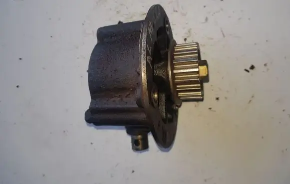 Nissan Almera Power steering pump
