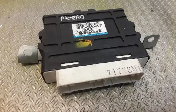 Mitsubishi Pajero Gearbox control unit/module MR528637