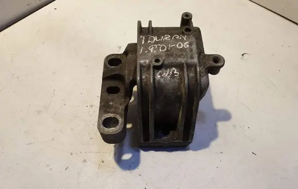 Volkswagen Touran I Engine mount bracket 1K0199262