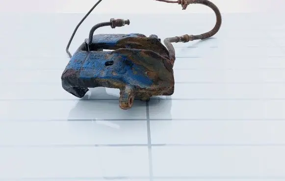 Volvo S40, V40 Front brake caliper 8251695