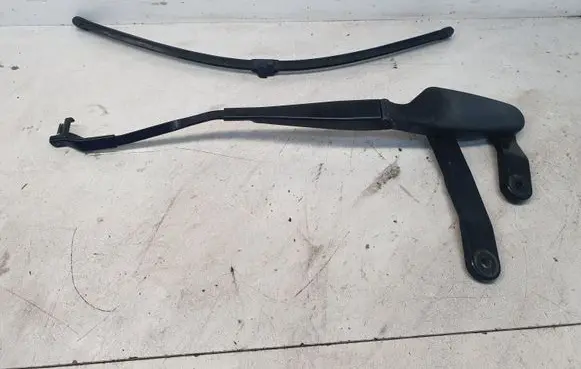 Mercedes-Benz C W204 Front wiper blade arm A2048201544