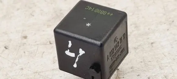 Mercedes-Benz B W245 Other relay A0025421319 V23134B52X336
