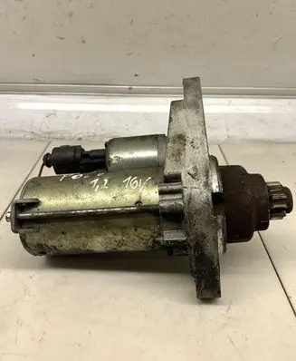 Volkswagen Polo IV 9N3 Starter motor 02T911023S