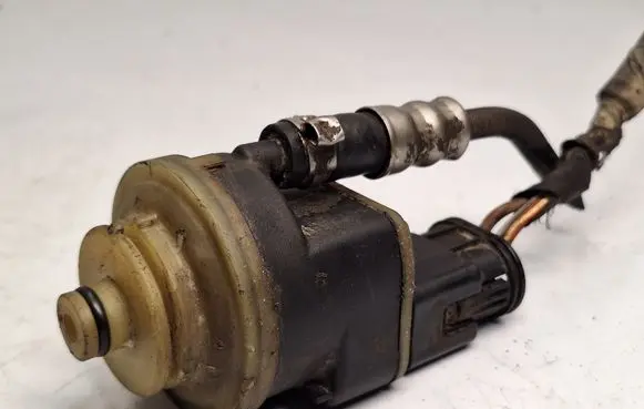 BMW 5 E60 E61 Fuel filter heater 8517898 13328517898