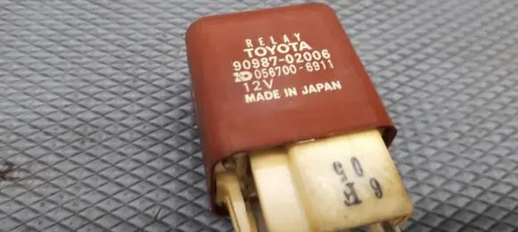 Toyota RAV 4 (XA10) Fuel pump relay 90987-02006