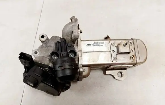 Ford Mondeo MK IV EGR valve cooler V29004027