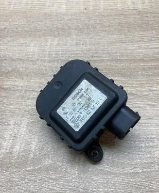 Audi A4 S4 B5 8D Air flap motor/actuator 8D2820511C 0132801122