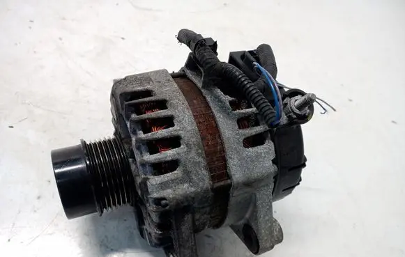 Hyundai Tucson TL Generator/alternator 373002B960