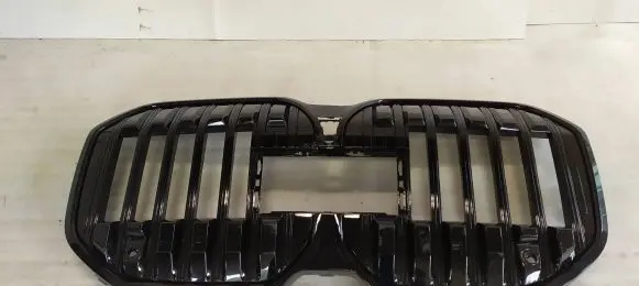 BMW 7 G70 Front bumper upper radiator grill 5A3DB03