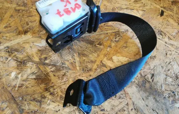 Rear seatbelt
