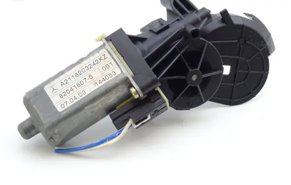 Mercedes-Benz E W211 Seat adjustment motor A2118203242
