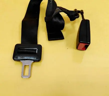 Volkswagen Golf IV Middle seatbelt (rear) 0436070