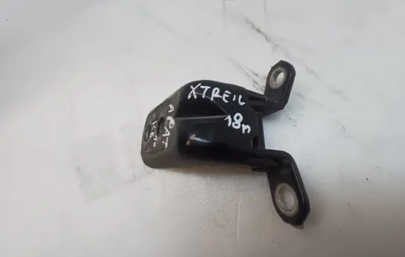 Nissan X-Trail T32 Rear door lower hinge