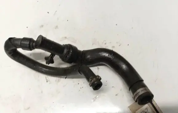 Volkswagen PASSAT B5 Engine coolant pipe/hose 