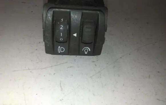 Renault Megane II Headlight level height control switch 8200095495b