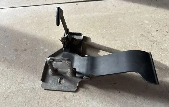 Volkswagen Transporter - Caravelle T5 Engine bonnet/hood lock/latch loop/hook 7E0823480