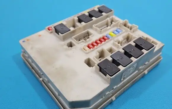 Renault Modus Central body control module 233293D IMPRK1546456