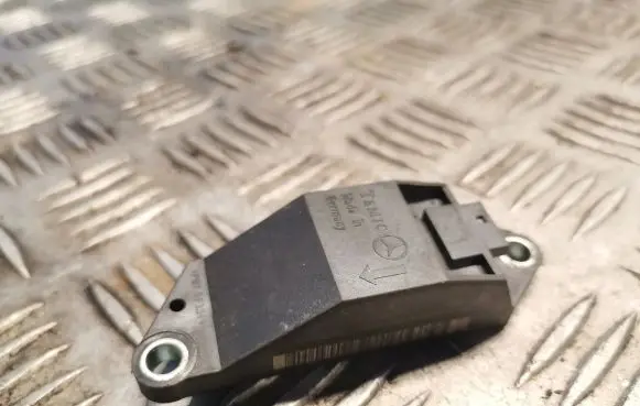 Mercedes-Benz E W211 Airbag deployment crash/impact sensor 0018209326