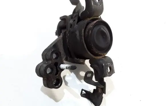 Toyota Avensis T270 Engine mount bracket