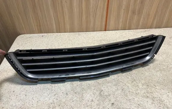 Opel Astra H Front bumper lower grill