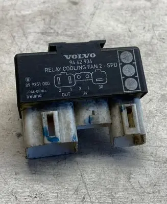 Volvo V70 Coolant fan relay 9442934