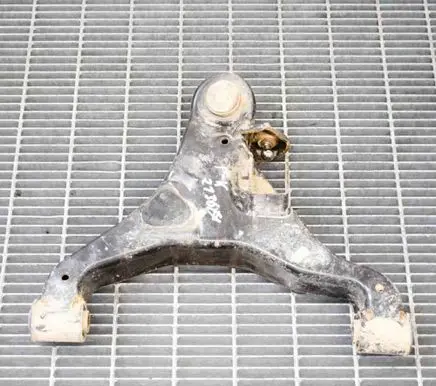 Nissan NP300 Front lower control arm/wishbone