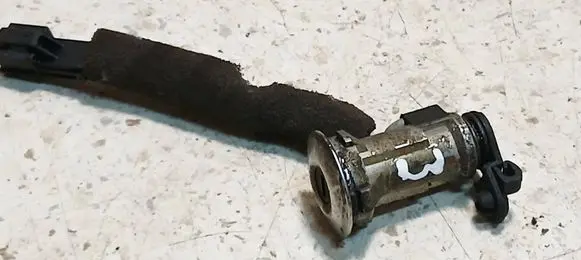 Mitsubishi Space Star Front door lock (next to the handle) 