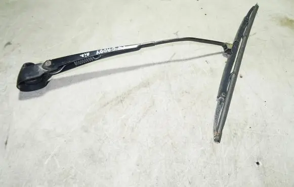 Rear wiper blade arm