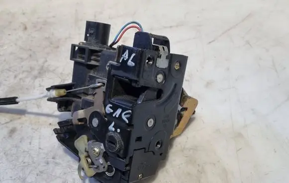Audi A6 S6 C5 4B Rear door lock 4B0839015B