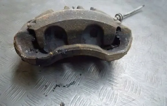 Opel Movano B Front brake caliper