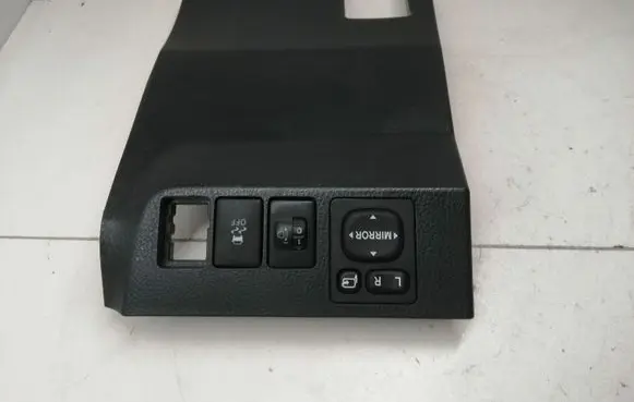 Toyota RAV 4 (XA40) Mirror switch trim 5554542040