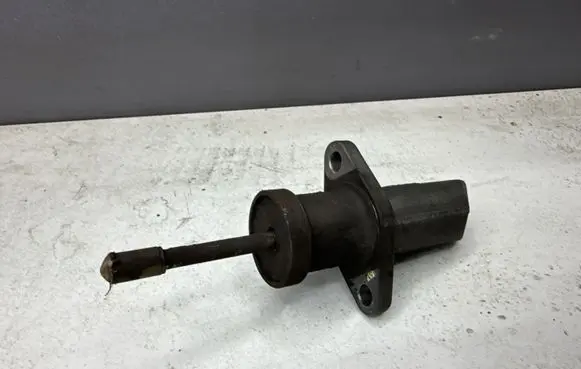 BMW 5 E60 E61 Clutch slave cylinder 7799