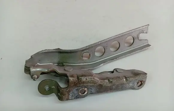 Skoda Octavia Mk2 (1Z) Engine bonnet/hood hinges 1Z0823301C