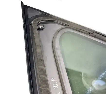 Subaru Outback (BS) Rear side window 100723191101