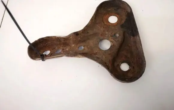 Mazda 6 Engine mounting bracket