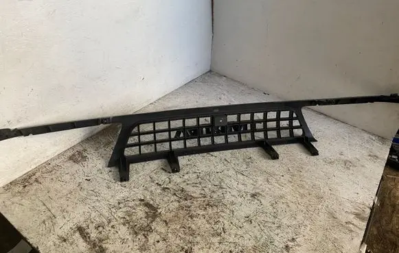Opel Frontera A Front bumper upper radiator grill