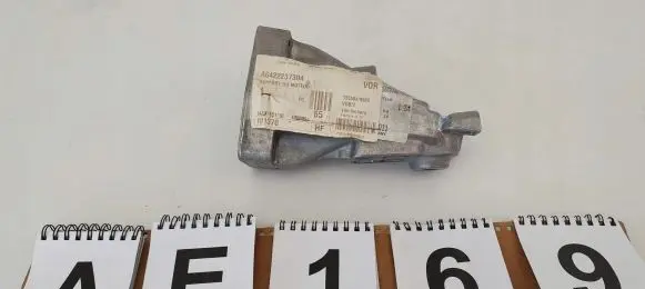 Mercedes-Benz S W222 Engine mounting bracket A6422237304