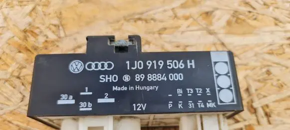 Audi TT Mk1 Coolant fan relay 1J0919506H