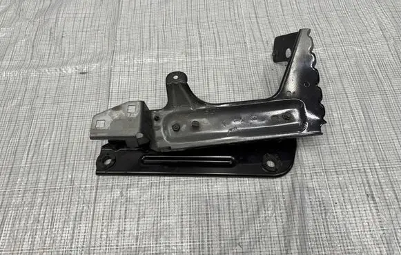 Maserati Grecale Fender mounting bracket